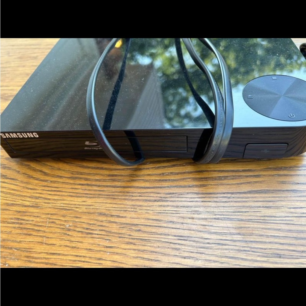 Samsung Blu-ray DVD Disc Player with Built-in Wi-Fi Internet Connection, 1080p - Picture 4 of 4